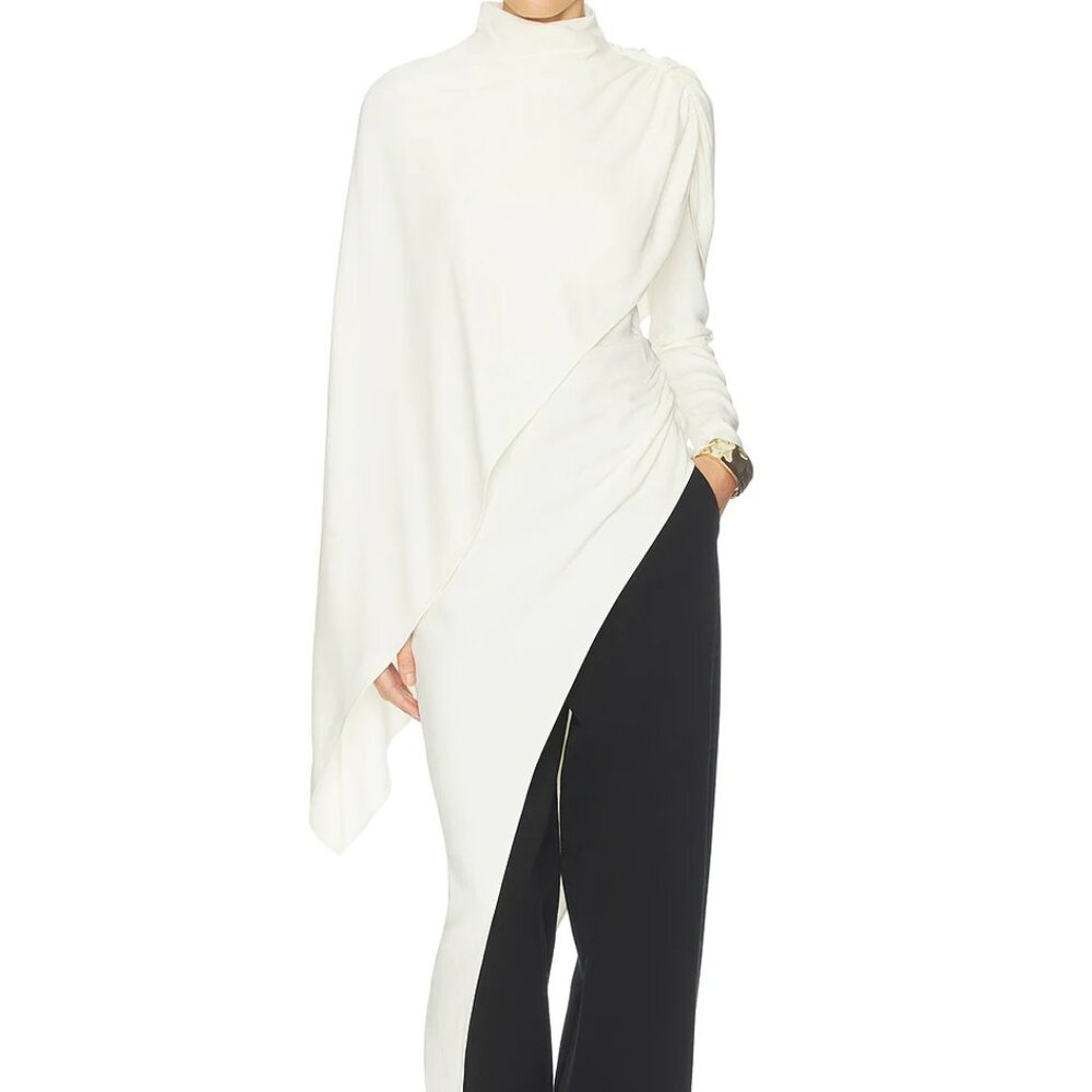 Helsa Willimina's bow sailcloth, white dress, and blouse